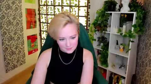 Snapshot of ellie_heavenly chatting on November 18, 2025, 8:41 am Ellie online show from November 18, 2025, 8:41 am