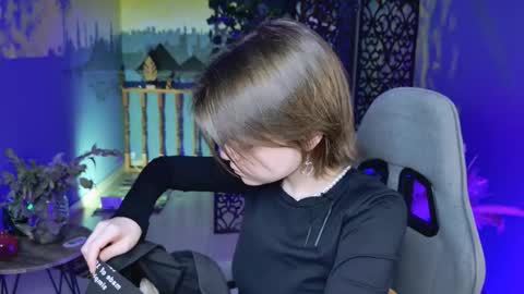 elliemurler online show from October 13, 2025, 1:00 pm