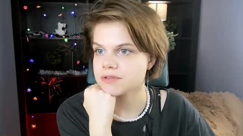 elliemurler online show from December 19, 2025, 1:07 pm