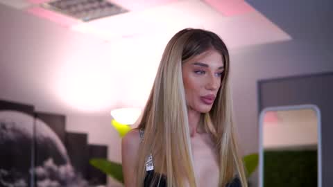 Ellie online show from December 2, 2025, 6:58 pm