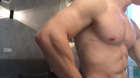 elliot_muscle04 online show from May 29, 2026, 2:48 pm