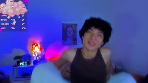 elliotvolkov online show from June 17, 2026, 4:37 am