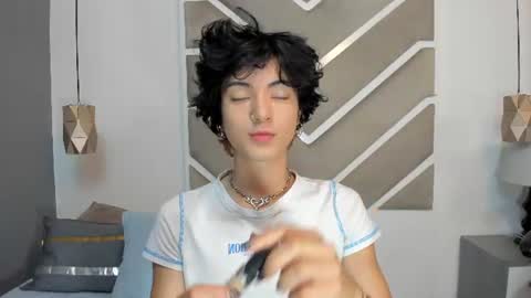 elliotvolkov online show from July 25, 2026, 3:42 pm
