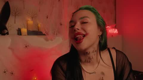 Snapshot of ellisweettease chatting on October 31, 2025, 6:58 am ElliSweettease online show from October 31, 2025, 6:58 am