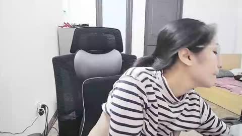 ellsa9x online show from November 17, 2025, 2:39 am