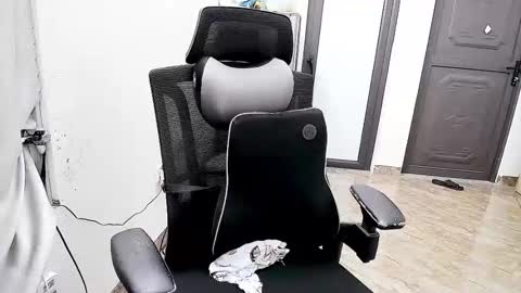 ellsa9x online show from April 13, 2026, 5:35 am