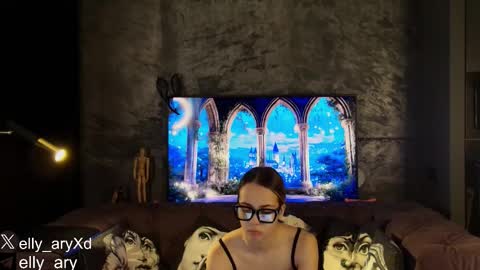 elly_ary online show from February 3, 2026, 2:53 am