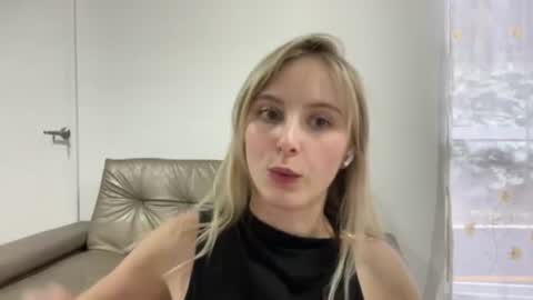 ellykeyofficial online show from April 23, 2026, 7:38 pm