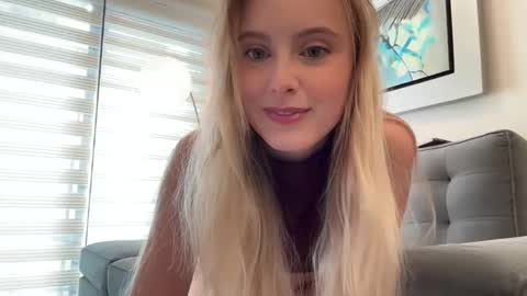 ellykeyofficial online show from May 3, 2026, 8:04 pm