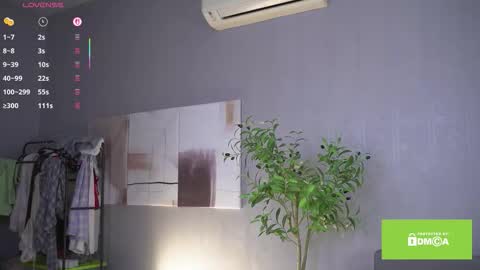 Snapshot of ellyl chatting on October 6, 2025, 8:12 am ellyl online show from October 6, 2025, 8:12 am