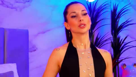 Snapshot of ellylynn chatting on December 16, 2025, 9:09 pm Elly online show from December 16, 2025, 9:09 pm