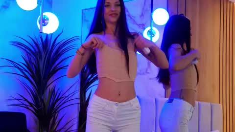 Snapshot of ellylynn chatting on March 4, 2026, 8:37 pm Elly online show from March 4, 2026, 8:37 pm