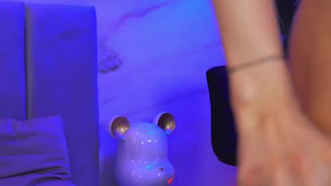 Snapshot of ellylynn chatting on April 9, 2026, 1:38 am Elly online show from April 9, 2026, 1:38 am