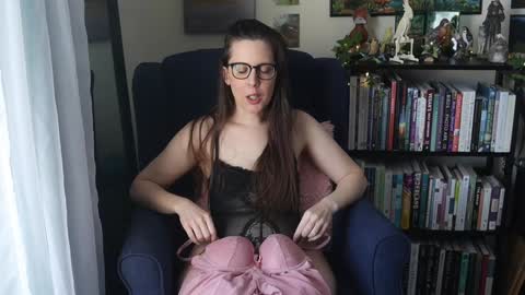 Elly Naomi online show from January 11, 2025, 4:14 pm