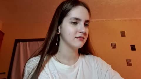 Snapshot of elmeraurora chatting on February 27, 2026, 12:05 pm Kate online show from February 27, 2026, 12:05 pm