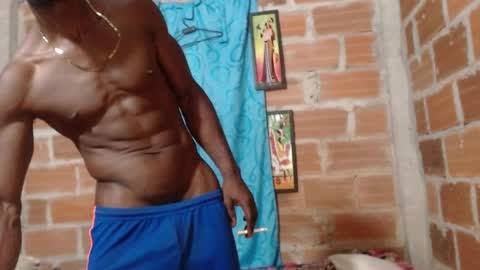 elmiltonnjakee online show from May 24, 2026, 4:06 am