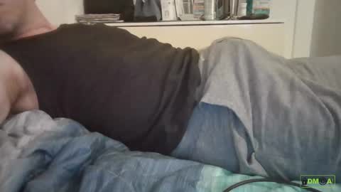 Snapshot of elmoro101 chatting on July 6, 2026, 7:27 pm elmoro101 online show from July 6, 2026, 7:27 pm