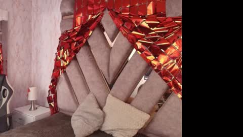 Elodie  online show from March 16, 2026, 12:53 pm