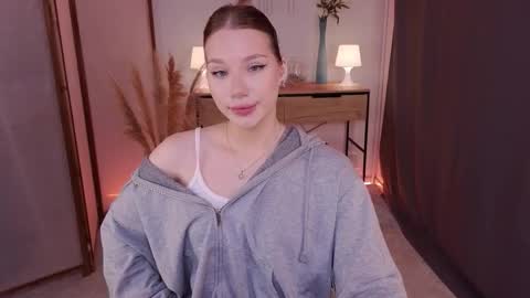  ELOISE  ALICE   online show from September 19, 2025, 5:02 pm