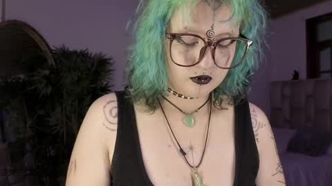 Snapshot of eloisee_ chatting on April 9, 2026, 7:19 pm Eloise . online show from April 9, 2026, 7:19 pm