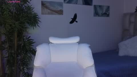 Snapshot of eloisee_ chatting on April 22, 2026, 8:54 pm Eloise . online show from April 22, 2026, 8:54 pm