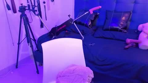 elowen_halley1 online show from October 3, 2025, 7:11 pm