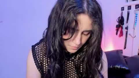 elowen_halley1 online show from March 8, 2026, 7:28 pm