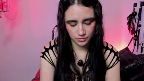 elowen_halley1 online show from March 19, 2026, 6:01 pm