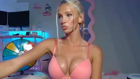 elsa_may online show from April 14, 2026, 12:16 am