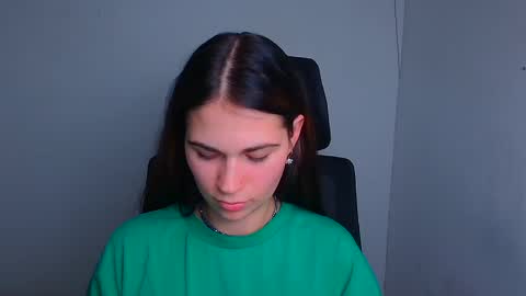 Snapshot of elsa_mur chatting on December 5, 2024, 10:45 pm Elsa online show from December 5, 2024, 10:45 pm