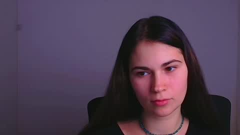 Snapshot of elsa_mur chatting on December 7, 2024, 7:54 pm Elsa online show from December 7, 2024, 7:54 pm