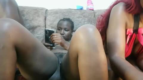 elsie02 online show from November 13, 2025, 9:19 am