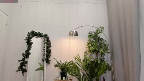 Erica  online show from January 14, 2026, 1:39 pm