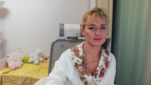 Snapshot of elviraforyou chatting on December 3, 2024, 9:33 am Elvira online show from December 3, 2024, 9:33 am