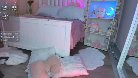 Snapshot of ely_cherry18 chatting on June 8, 2026, 1:28 am Ely online show from June 8, 2026, 1:28 am