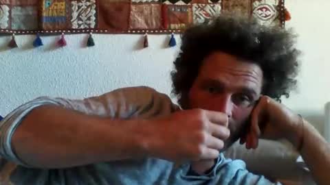 elyjahoye online show from September 17, 2025, 10:50 am