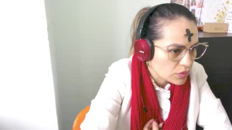 elyra_fox online show from February 18, 2026, 3:41 pm