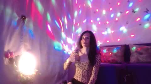 Elisa online show from April 15, 2026, 7:10 pm