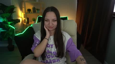 Snapshot of elyslunar_ chatting on December 20, 2024, 6:29 am Call me Elis online show from December 20, 2024, 6:29 am