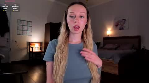 Snapshot of em_emilie chatting on February 20, 2026, 8:20 pm Emilie online show from February 20, 2026, 8:20 pm