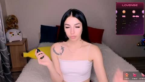 ema_grasie online show from December 16, 2024, 1:43 pm