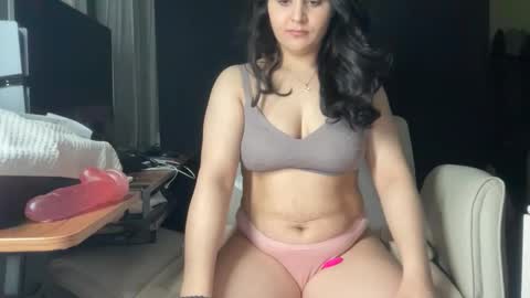 Ema Love online show from February 4, 2026, 3:23 am