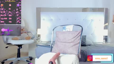 Snapshot of ema_saenz_ chatting on January 13, 2025, 10:25 am Sofia online show from January 13, 2025, 10:25 am