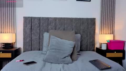 Ema online show from November 1, 2025, 10:12 pm