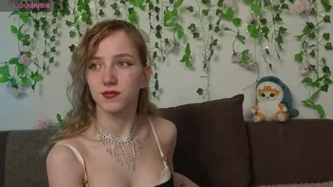 Snapshot of emacalim_ chatting on May 19, 2026, 6:58 pm Emma online show from May 19, 2026, 6:58 pm