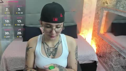 Snapshot of emahills__axelrose chatting on October 9, 2025, 5:38 am emahills__axelrose online show from October 9, 2025, 5:38 am