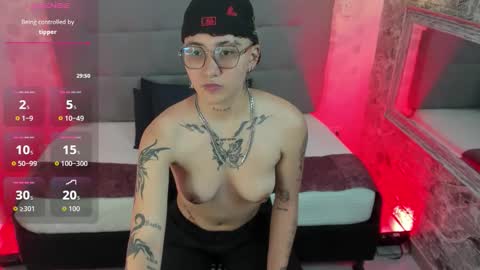 Snapshot of emahills__axelrose chatting on October 17, 2025, 2:15 am emahills__axelrose online show from October 17, 2025, 2:15 am