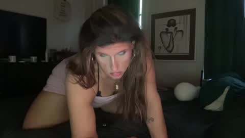 emberrrose87 online show from April 24, 2026, 10:39 am