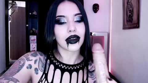 Snapshot of emearld_black chatting on December 4, 2024, 5:38 am Emerald Black online show from December 4, 2024, 5:38 am