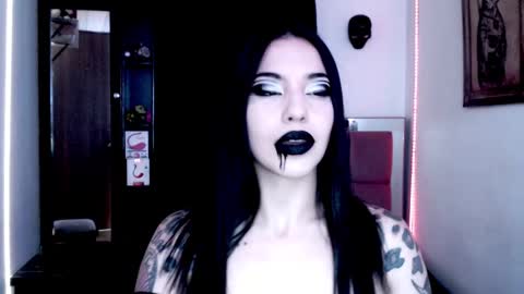 Snapshot of emearld_black chatting on December 14, 2024, 9:51 am Emerald Black online show from December 14, 2024, 9:51 am